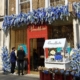 Le class of use en Angleterre : la devanture très fleurie de l'enseigne de bijoux Pomellato à Londres